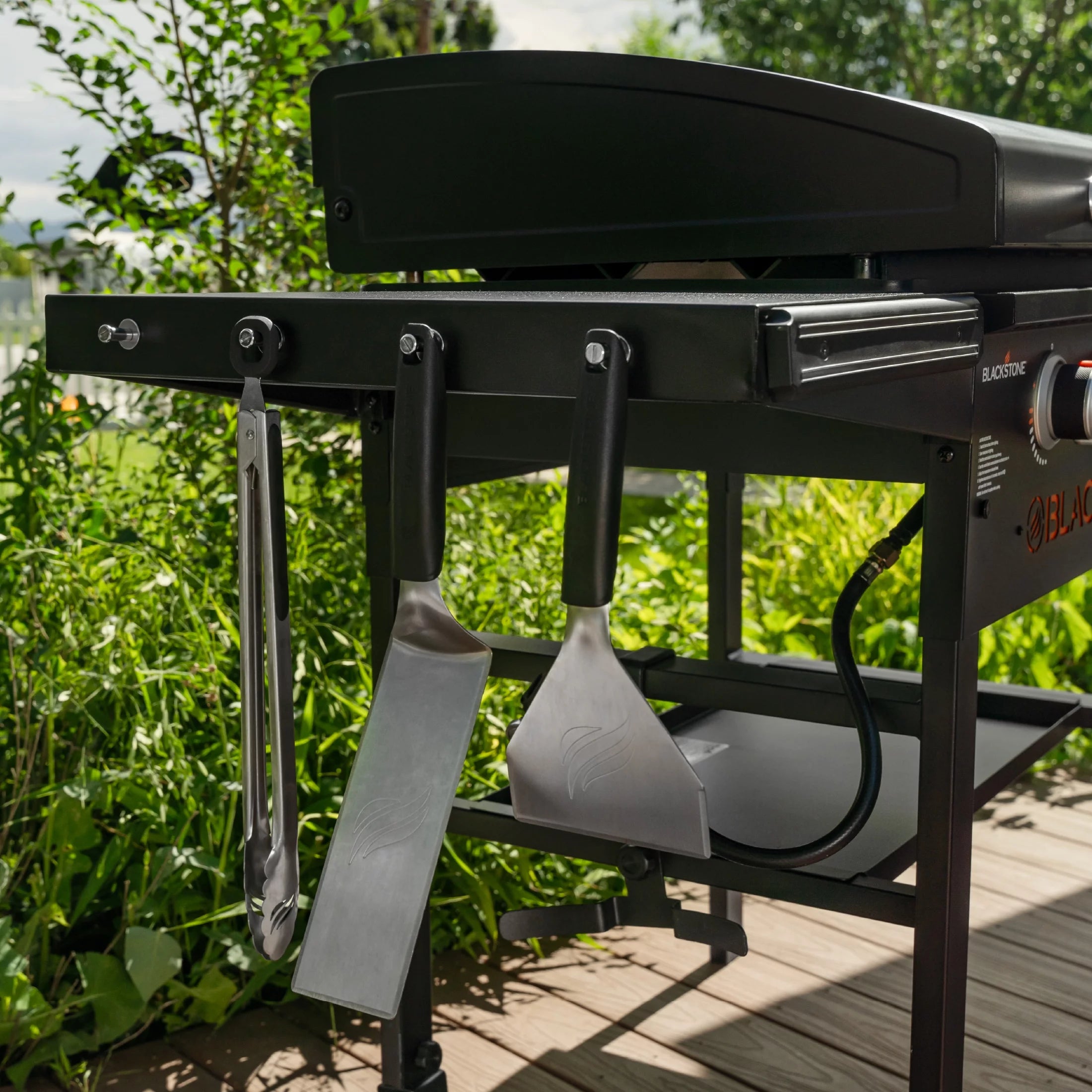 Blackstone 3-Burner 28" XL Griddle with Hood in Black