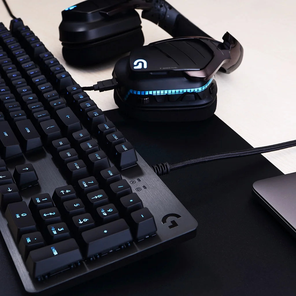 Logitech G512 CARBON LIGHTSYNC RGB Mechanical Gaming Keyboard with GX Brown switches and USB passthrough - Tactile