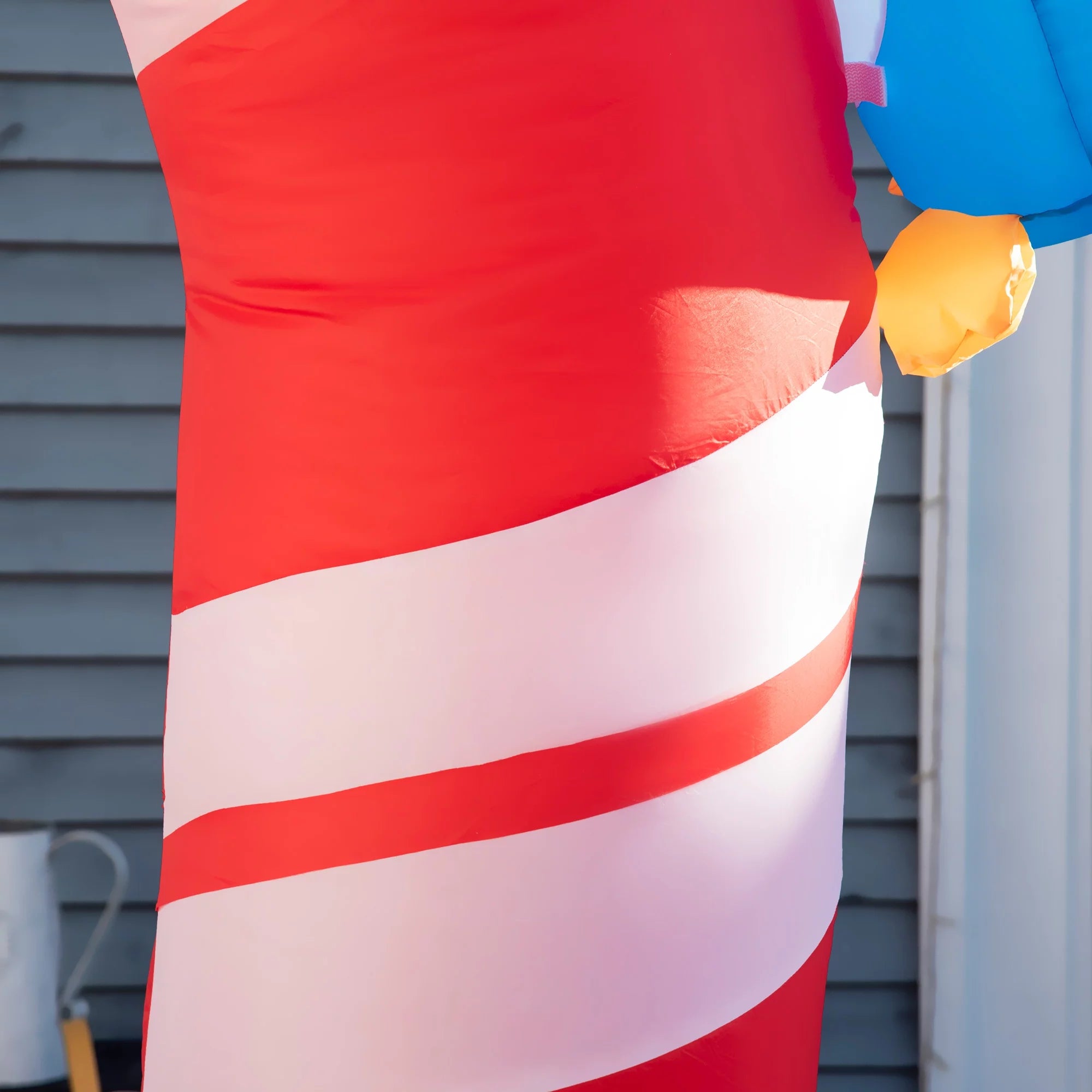 Outsunny 8ft Christmas Inflatable Candy Cane Archway with Three Penguins and Gift Boxes, Blow-Up Outdoor LED Yard Display for Lawn Garden