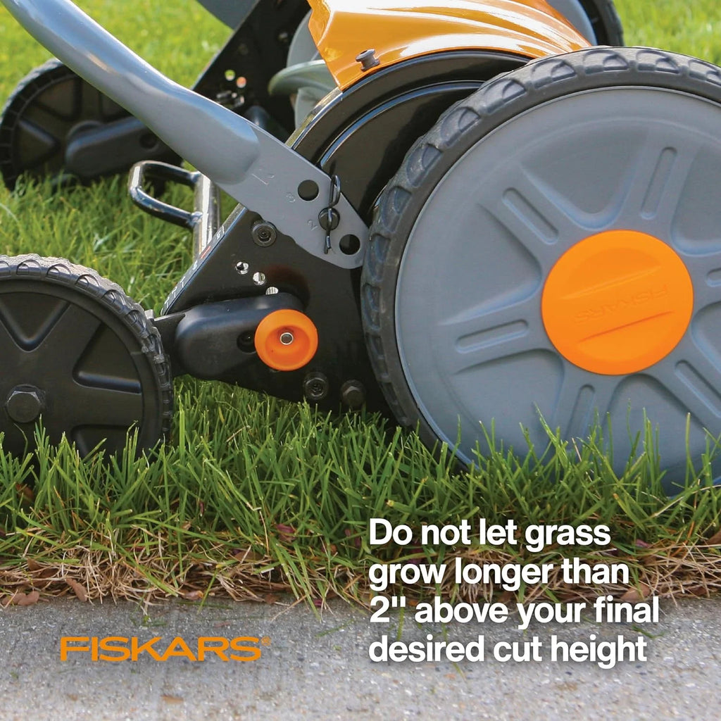 Fiskars Reel Lawn Mower 18-inch 5-Blade Push Mower with InertiaDrive for More Cutting Power
